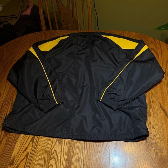 Iowa Hawkeyes Windbreaker Size 2XL - Picture 3 of 3